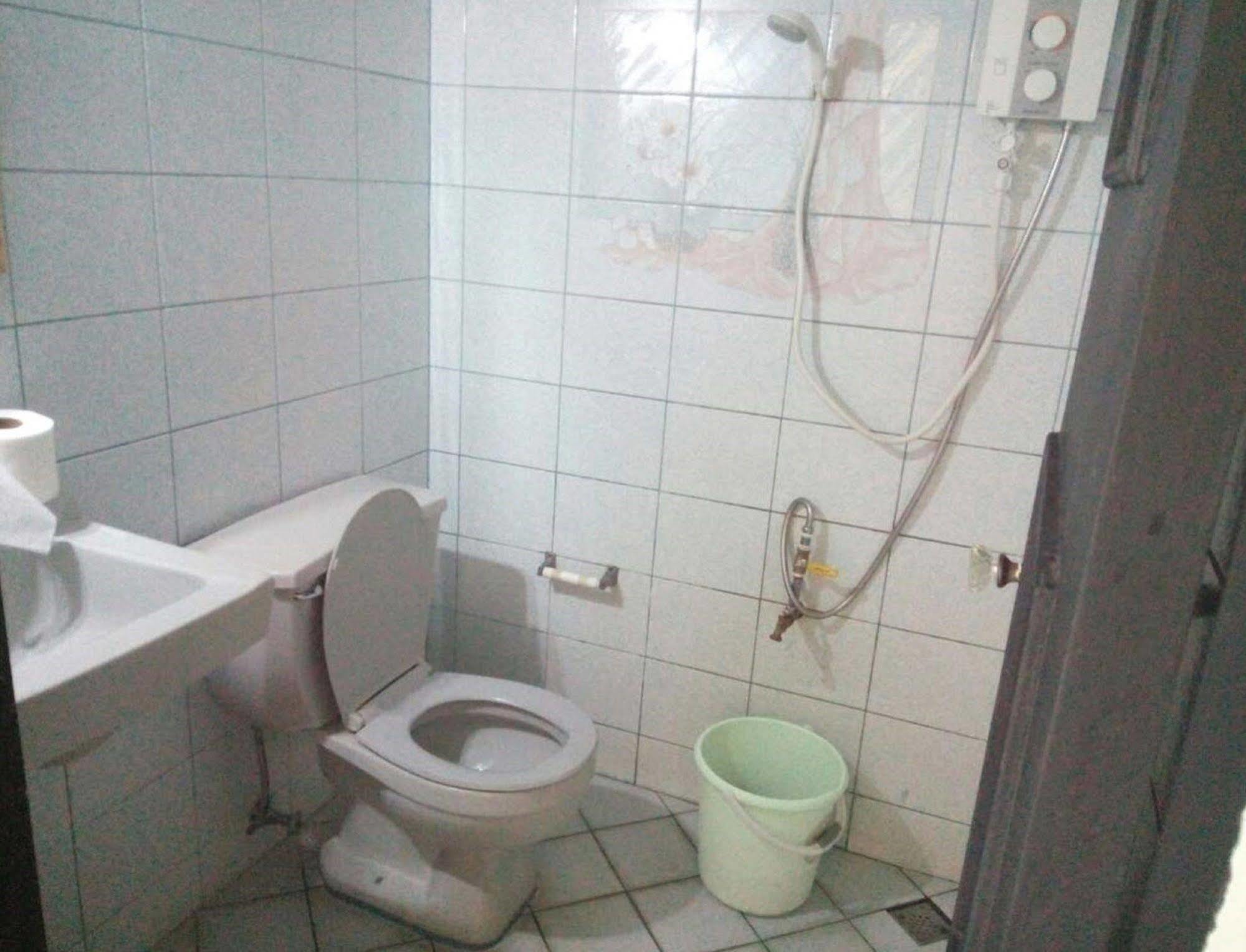 Tagaytay Modern Guesthouse - City Center Tagaytay City Bagian luar foto